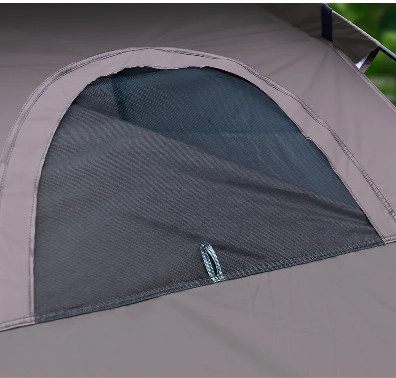 Mesh door and window on the 3-4 Person Automatic Pop-Up Tent for ventilation